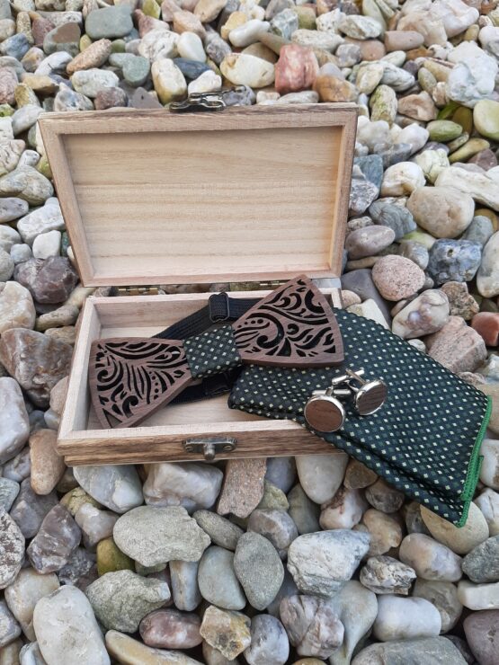 DŘEVĚNÝ MOTÝLEK VYŘEZÁVANÝ 5 – SET